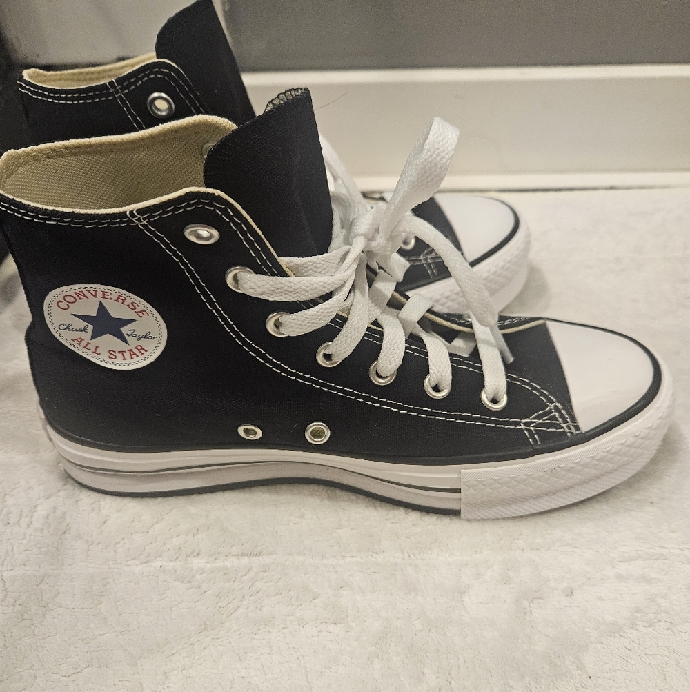 Converse Black and White All Star High-Tops. ⁺‧₊˚ ཐི⋆♱⋆ཋྀ ˚₊‧⁺